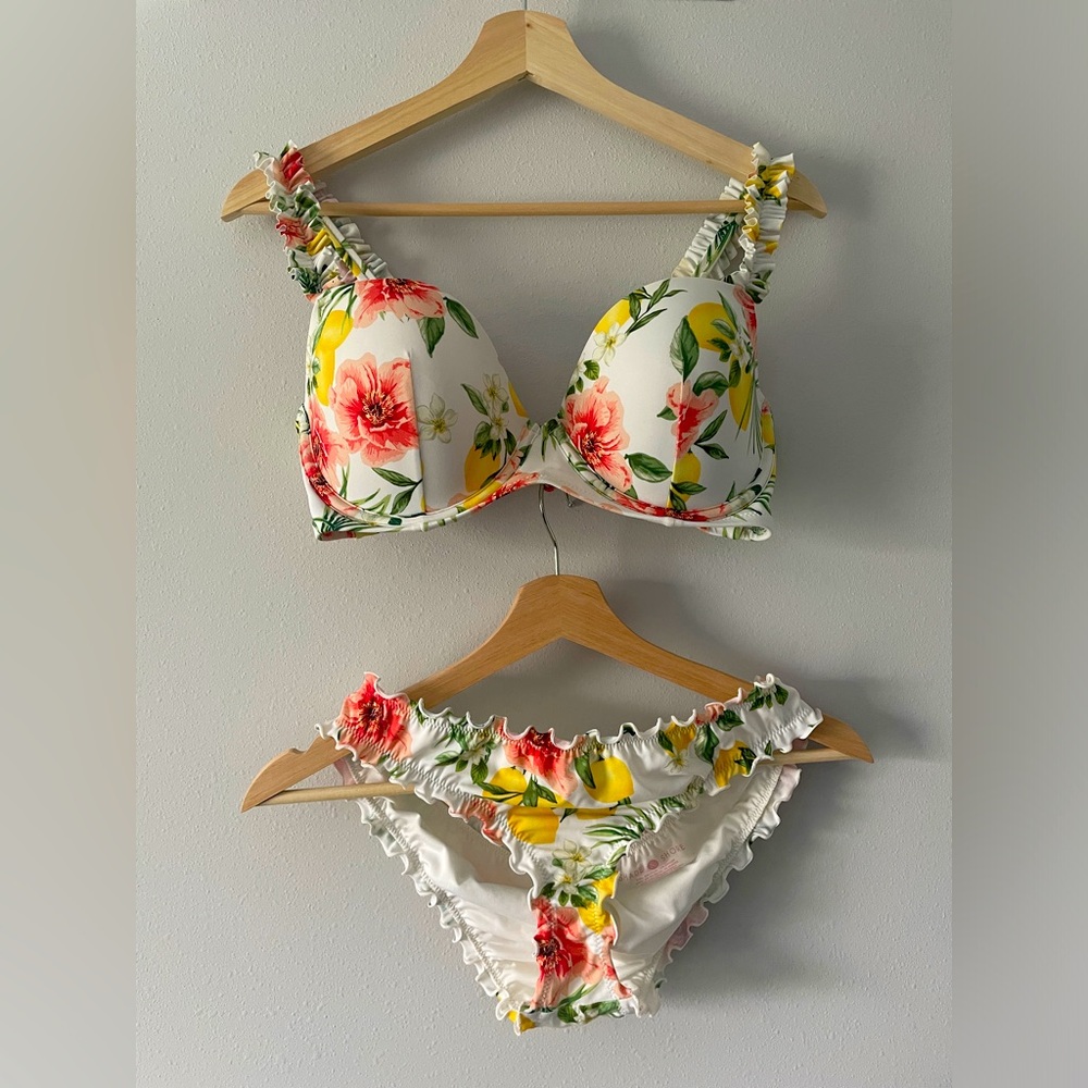 Shade & Shore Lemon Bikini ~ 36D Top and M Bottom ~ LIKE NEW